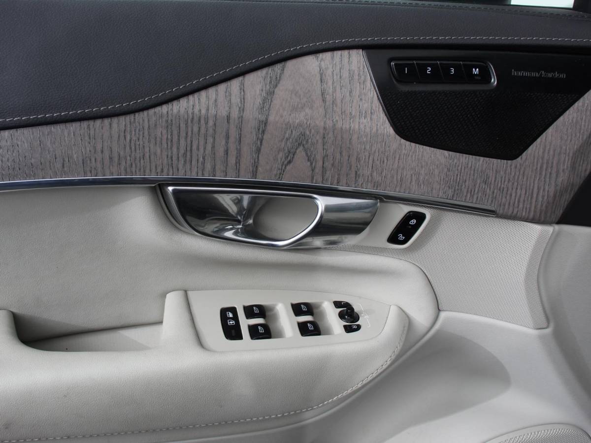 Volvo XC90 Volvo XC90 2.0 T8 Recharge AWD Ultimate Dark | Leder | Panorama-schuifdak | Navigatie | Electrisch bedienbare achterklep | Camera 360* | Elektrische trekhaak Adaptieve cruise control | Keyless | Verwarmde stoelen | LED | Stuurverwarming | Apple Carplay/ Android Auto