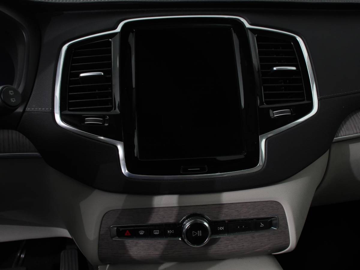 Volvo XC90 Volvo XC90 2.0 T8 Recharge AWD Ultimate Dark | Leder | Panorama-schuifdak | Navigatie | Electrisch bedienbare achterklep | Camera 360* | Elektrische trekhaak Adaptieve cruise control | Keyless | Verwarmde stoelen | LED | Stuurverwarming | Apple Carplay/ Android Auto