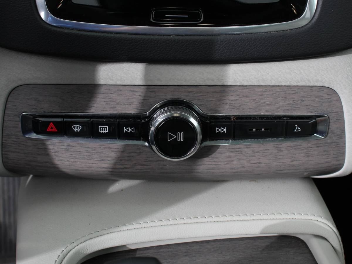 Volvo XC90 Volvo XC90 2.0 T8 Recharge AWD Ultimate Dark | Leder | Panorama-schuifdak | Navigatie | Electrisch bedienbare achterklep | Camera 360* | Elektrische trekhaak Adaptieve cruise control | Keyless | Verwarmde stoelen | LED | Stuurverwarming | Apple Carplay/ Android Auto