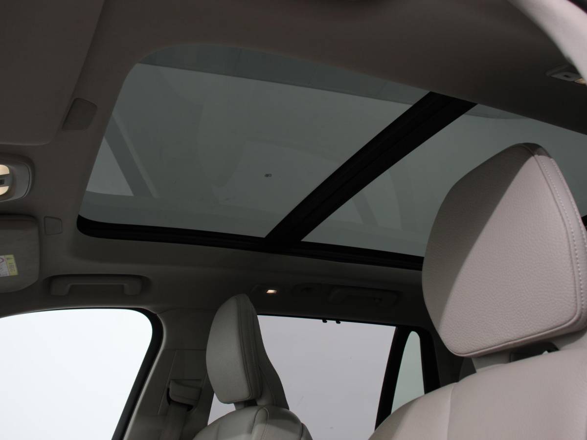 Volvo XC90 Volvo XC90 2.0 T8 Recharge AWD Ultimate Dark | Leder | Panorama-schuifdak | Navigatie | Electrisch bedienbare achterklep | Camera 360* | Elektrische trekhaak Adaptieve cruise control | Keyless | Verwarmde stoelen | LED | Stuurverwarming | Apple Carplay/ Android Auto