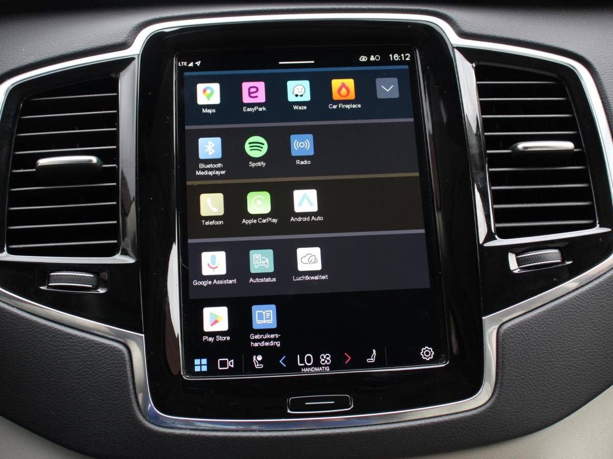 Volvo XC90 Volvo XC90 2.0 T8 Recharge AWD Ultimate Dark | Leder | Panorama-schuifdak | Navigatie | Electrisch bedienbare achterklep | Camera 360* | Elektrische trekhaak Adaptieve cruise control | Keyless | Verwarmde stoelen | LED | Stuurverwarming | Apple Carplay/ Android Auto