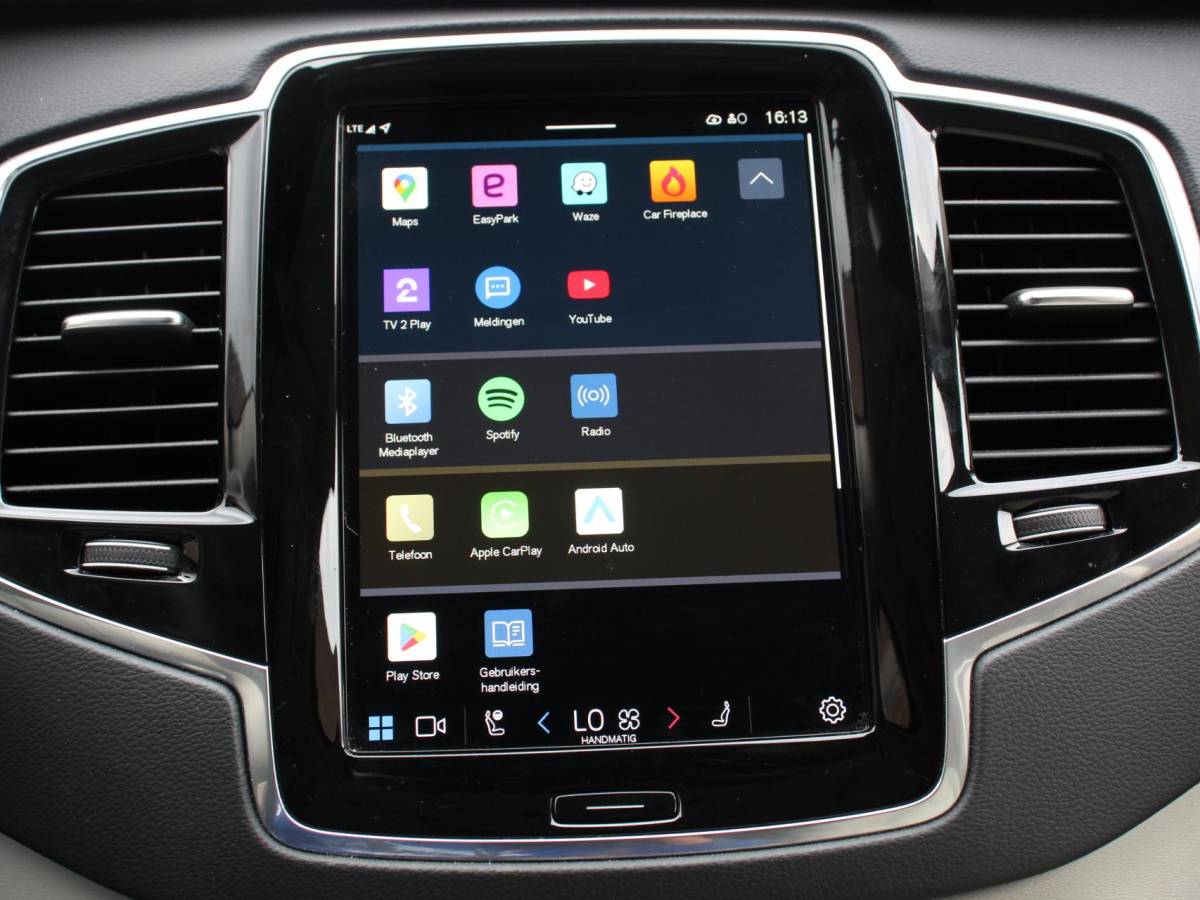 Volvo XC90 Volvo XC90 2.0 T8 Recharge AWD Ultimate Dark | Leder | Panorama-schuifdak | Navigatie | Electrisch bedienbare achterklep | Camera 360* | Elektrische trekhaak Adaptieve cruise control | Keyless | Verwarmde stoelen | LED | Stuurverwarming | Apple Carplay/ Android Auto