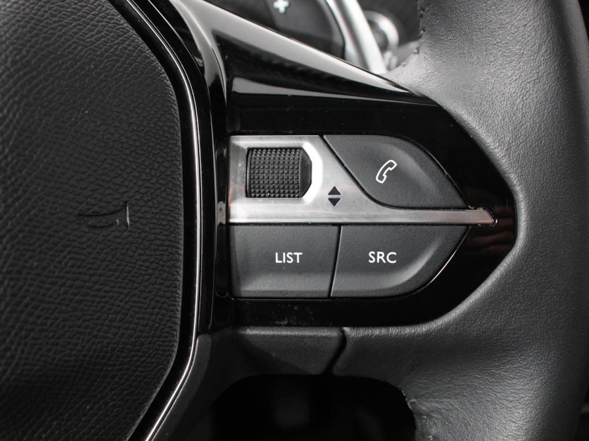 Peugeot 208 Peugeot 208 Hybrid 100 Automaat Allure Navigatie Apple Carplay/ Android Auto Camera Parkeersensoren Adaptive Cruise Control Stoelverwarming Ledverlichting Climate control