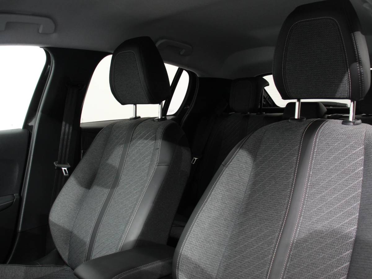 Peugeot 208 Peugeot 208 Hybrid 100 Automaat Allure Navigatie Apple Carplay/ Android Auto Camera Parkeersensoren Adaptive Cruise Control Stoelverwarming Ledverlichting Climate control