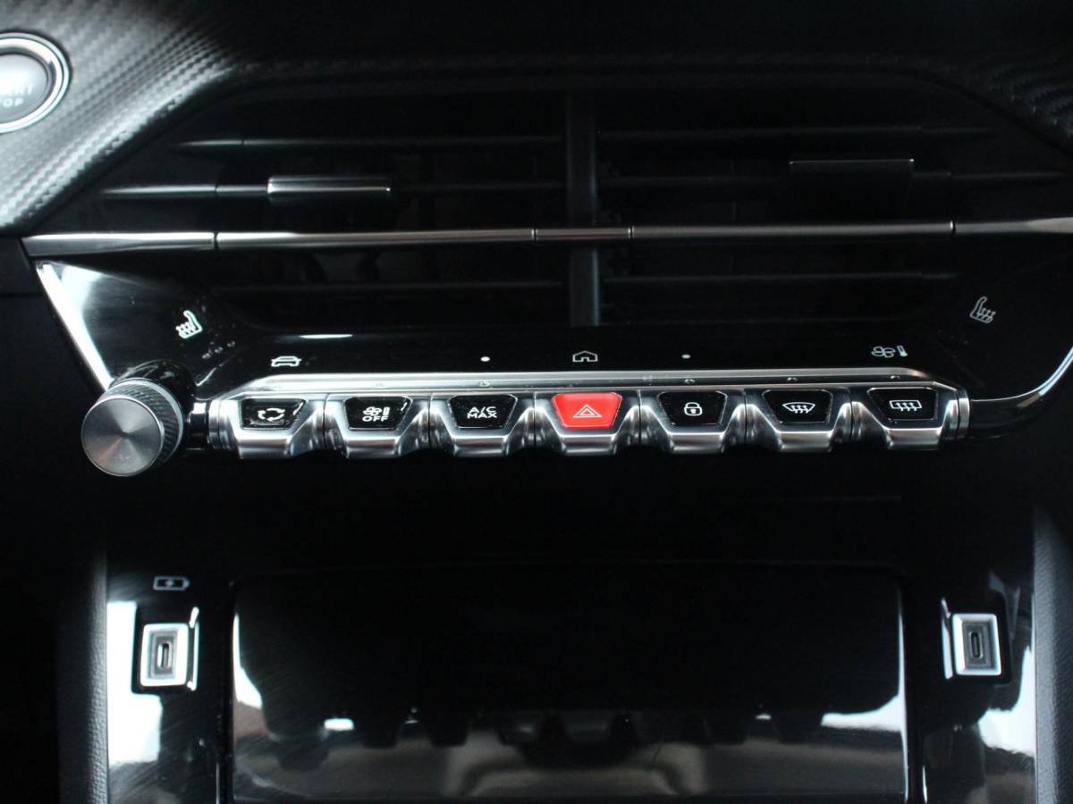 Peugeot 208 Peugeot 208 Hybrid 100 Automaat Allure Navigatie Apple Carplay/ Android Auto Camera Parkeersensoren Adaptive Cruise Control Stoelverwarming Ledverlichting Climate control