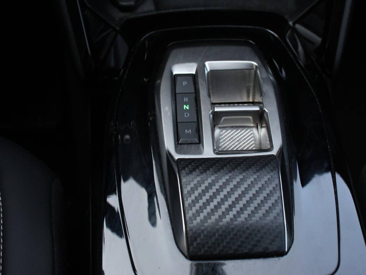 Peugeot 208 Peugeot 208 Hybrid 100 Automaat Allure Navigatie Apple Carplay/ Android Auto Camera Parkeersensoren Adaptive Cruise Control Stoelverwarming Ledverlichting Climate control