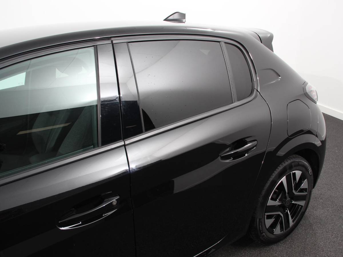 Peugeot 208 Peugeot 208 Hybrid 100 Automaat Allure Navigatie Apple Carplay/ Android Auto Camera Parkeersensoren Adaptive Cruise Control Stoelverwarming Ledverlichting Climate control