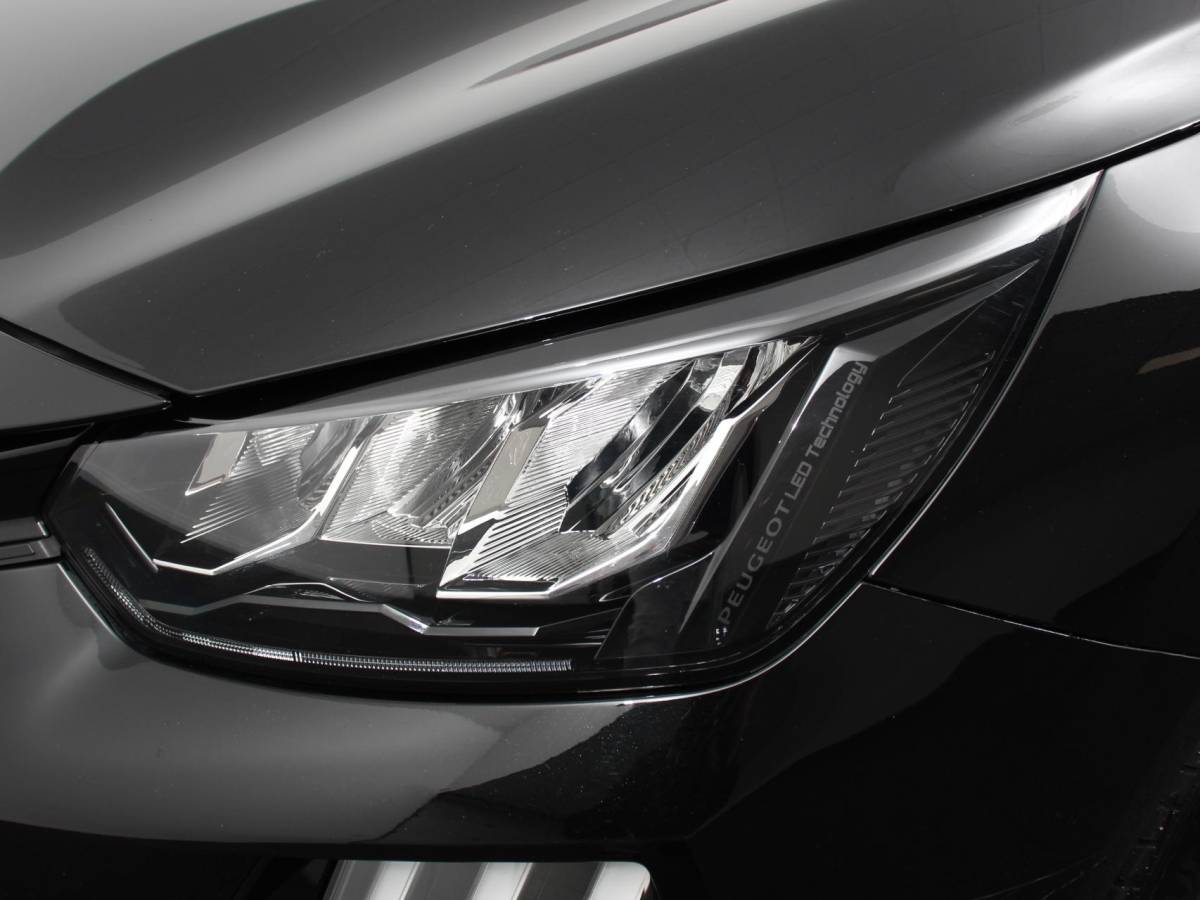 Peugeot 208 Peugeot 208 Hybrid 100 Automaat Allure Navigatie Apple Carplay/ Android Auto Camera Parkeersensoren Adaptive Cruise Control Stoelverwarming Ledverlichting Climate control