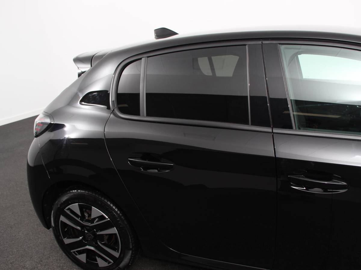Peugeot 208 Peugeot 208 Hybrid 100 Automaat Allure Navigatie Apple Carplay/ Android Auto Camera Parkeersensoren Adaptive Cruise Control Stoelverwarming Ledverlichting Climate control