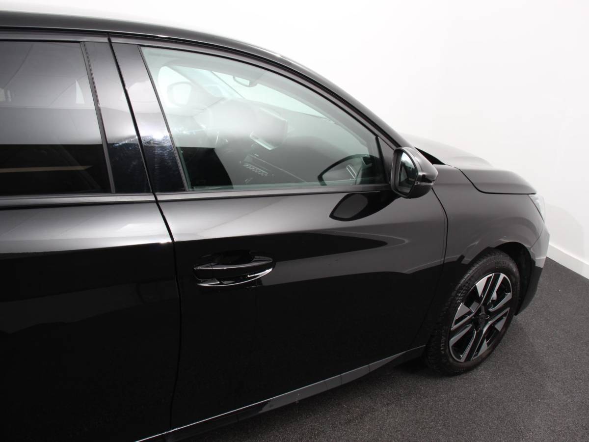 Peugeot 208 Peugeot 208 Hybrid 100 Automaat Allure Navigatie Apple Carplay/ Android Auto Camera Parkeersensoren Adaptive Cruise Control Stoelverwarming Ledverlichting Climate control