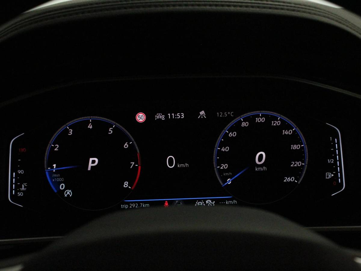 Volkswagen T-Roc Volkswagen T-Roc 1.5 TSI 150pk DSG R-Line | Navigatie | Apple Carplay/Android Auto | Parkeersensoren | Camera | Adaptive Cruise Control | Elektrische achterklep | Stoel- en stuurverwarming | Climate Control | Ledverlichting | Virtual Cockpit