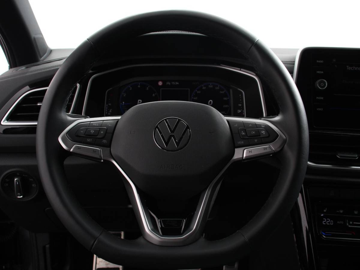 Volkswagen T-Roc Volkswagen T-Roc 1.5 TSI 150pk DSG R-Line | Navigatie | Apple Carplay/Android Auto | Parkeersensoren | Camera | Adaptive Cruise Control | Elektrische achterklep | Stoel- en stuurverwarming | Climate Control | Ledverlichting | Virtual Cockpit
