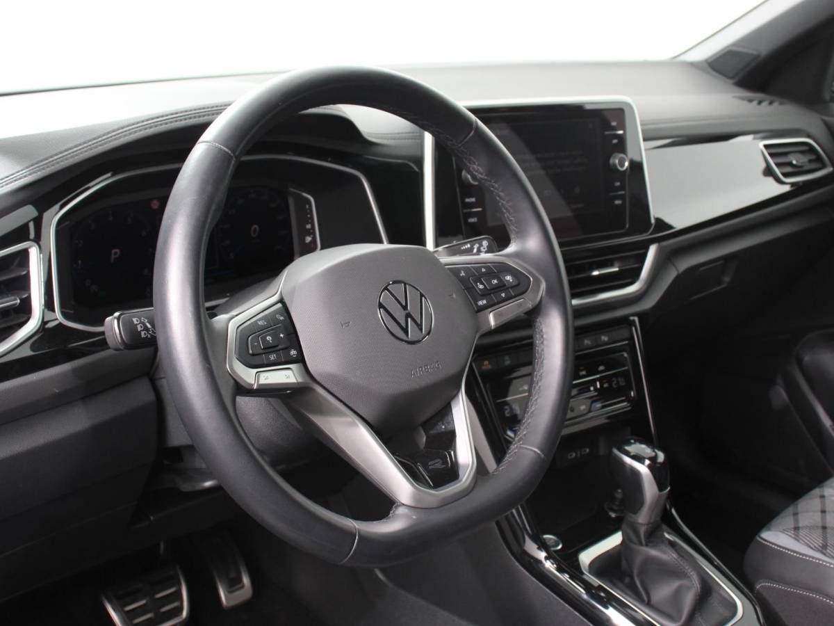 Volkswagen T-Roc Volkswagen T-Roc 1.5 TSI 150pk DSG R-Line | Navigatie | Apple Carplay/Android Auto | Parkeersensoren | Camera | Adaptive Cruise Control | Elektrische achterklep | Stoel- en stuurverwarming | Climate Control | Ledverlichting | Virtual Cockpit
