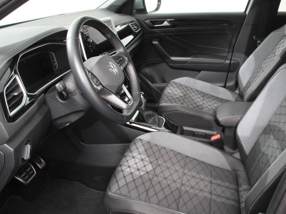 Volkswagen T-Roc Volkswagen T-Roc 1.5 TSI 150pk DSG R-Line | Navigatie | Apple Carplay/Android Auto | Parkeersensoren | Camera | Adaptive Cruise Control | Elektrische achterklep | Stoel- en stuurverwarming | Climate Control | Ledverlichting | Virtual Cockpit
