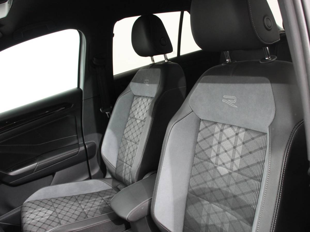 Volkswagen T-Roc Volkswagen T-Roc 1.5 TSI 150pk DSG R-Line | Navigatie | Apple Carplay/Android Auto | Parkeersensoren | Camera | Adaptive Cruise Control | Elektrische achterklep | Stoel- en stuurverwarming | Climate Control | Ledverlichting | Virtual Cockpit
