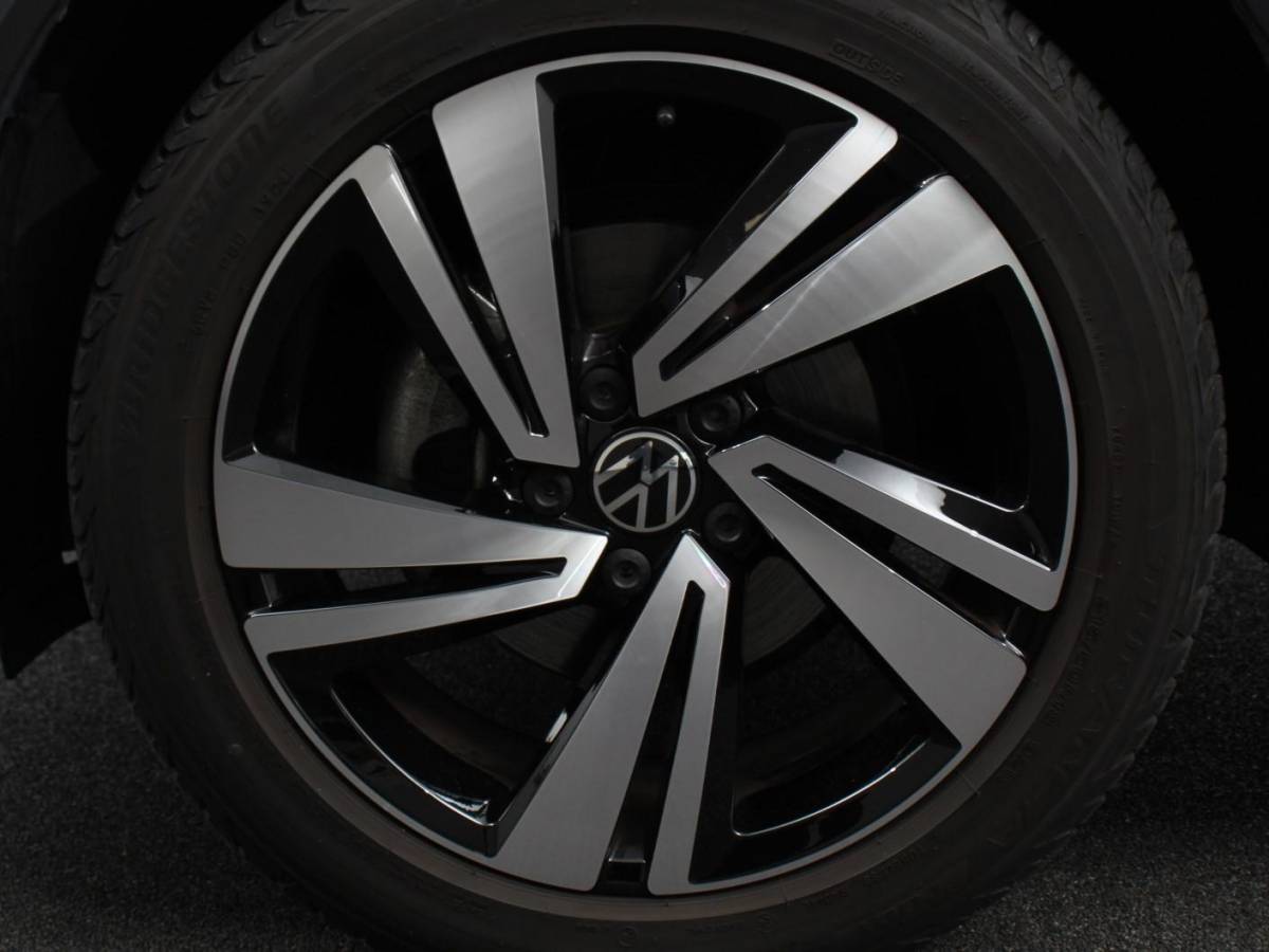 Volkswagen T-Roc Volkswagen T-Roc 1.5 TSI 150pk DSG R-Line | Navigatie | Apple Carplay/Android Auto | Parkeersensoren | Camera | Adaptive Cruise Control | Elektrische achterklep | Stoel- en stuurverwarming | Climate Control | Ledverlichting | Virtual Cockpit