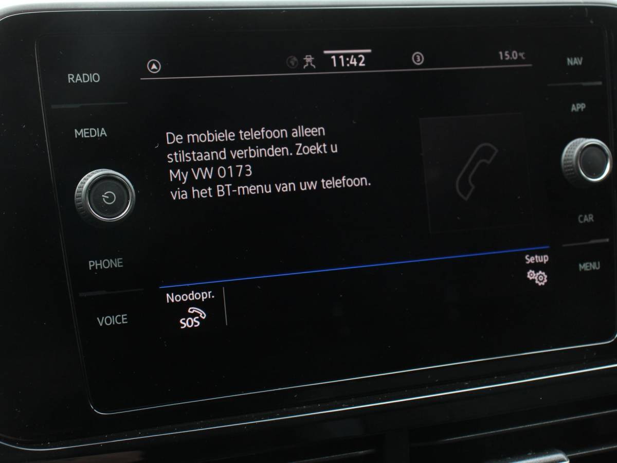 Volkswagen T-Roc Volkswagen T-Roc 1.5 TSI 150pk DSG R-Line | Navigatie | Apple Carplay/Android Auto | Parkeersensoren | Camera | Adaptive Cruise Control | Elektrische achterklep | Stoel- en stuurverwarming | Climate Control | Ledverlichting | Virtual Cockpit