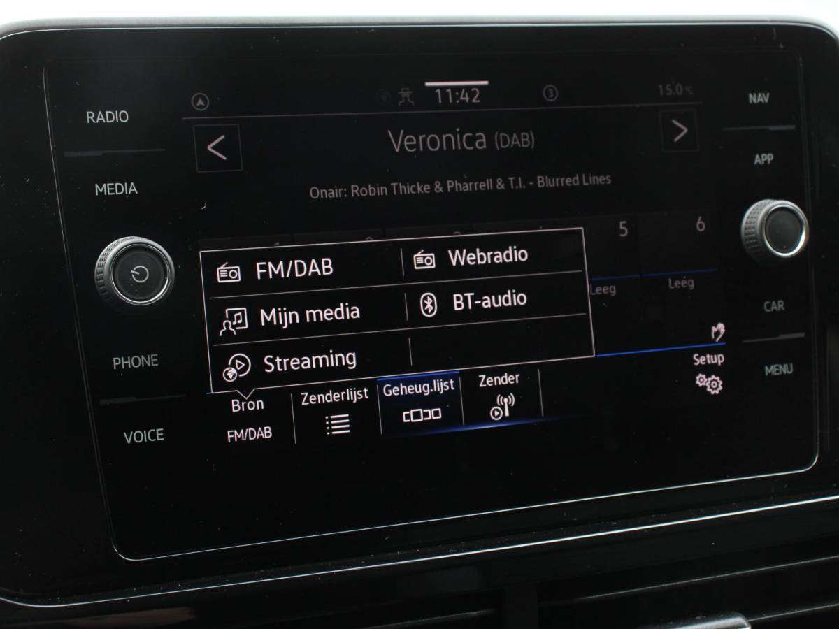 Volkswagen T-Roc Volkswagen T-Roc 1.5 TSI 150pk DSG R-Line | Navigatie | Apple Carplay/Android Auto | Parkeersensoren | Camera | Adaptive Cruise Control | Elektrische achterklep | Stoel- en stuurverwarming | Climate Control | Ledverlichting | Virtual Cockpit
