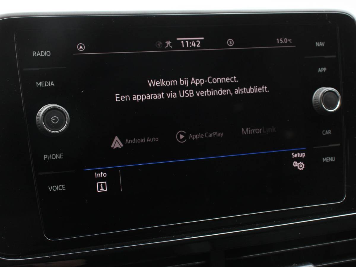 Volkswagen T-Roc Volkswagen T-Roc 1.5 TSI 150pk DSG R-Line | Navigatie | Apple Carplay/Android Auto | Parkeersensoren | Camera | Adaptive Cruise Control | Elektrische achterklep | Stoel- en stuurverwarming | Climate Control | Ledverlichting | Virtual Cockpit
