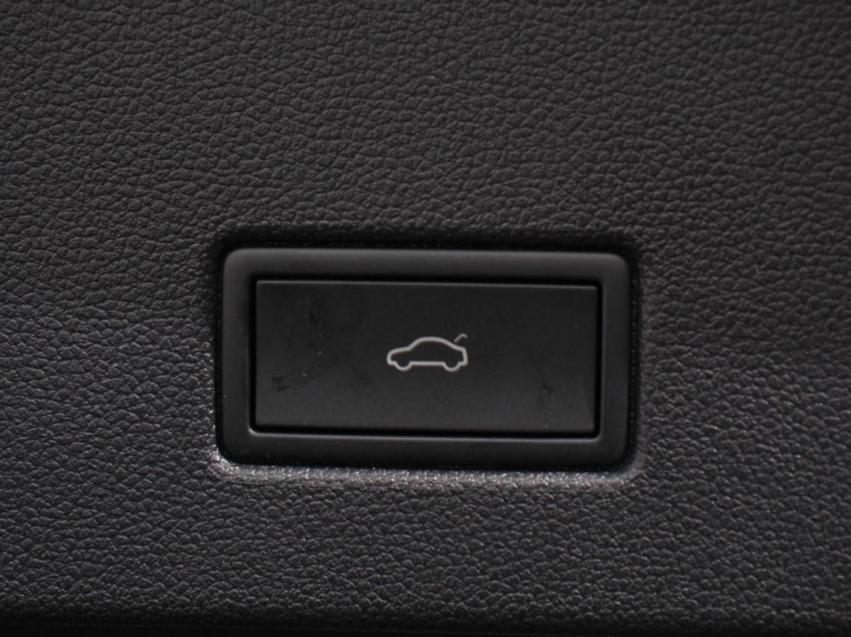Volkswagen T-Roc Volkswagen T-Roc 1.5 TSI 150pk DSG R-Line | Navigatie | Apple Carplay/Android Auto | Parkeersensoren | Camera | Adaptive Cruise Control | Elektrische achterklep | Stoel- en stuurverwarming | Climate Control | Ledverlichting | Virtual Cockpit