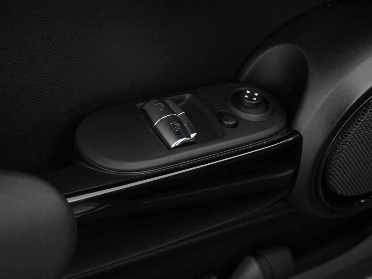 MINI Electric Mini Mini Electric Business Edition 33 kWh | Navigatie | Climate Control | Lichtmetalen Velgen | Dab | Parkeer sensoren