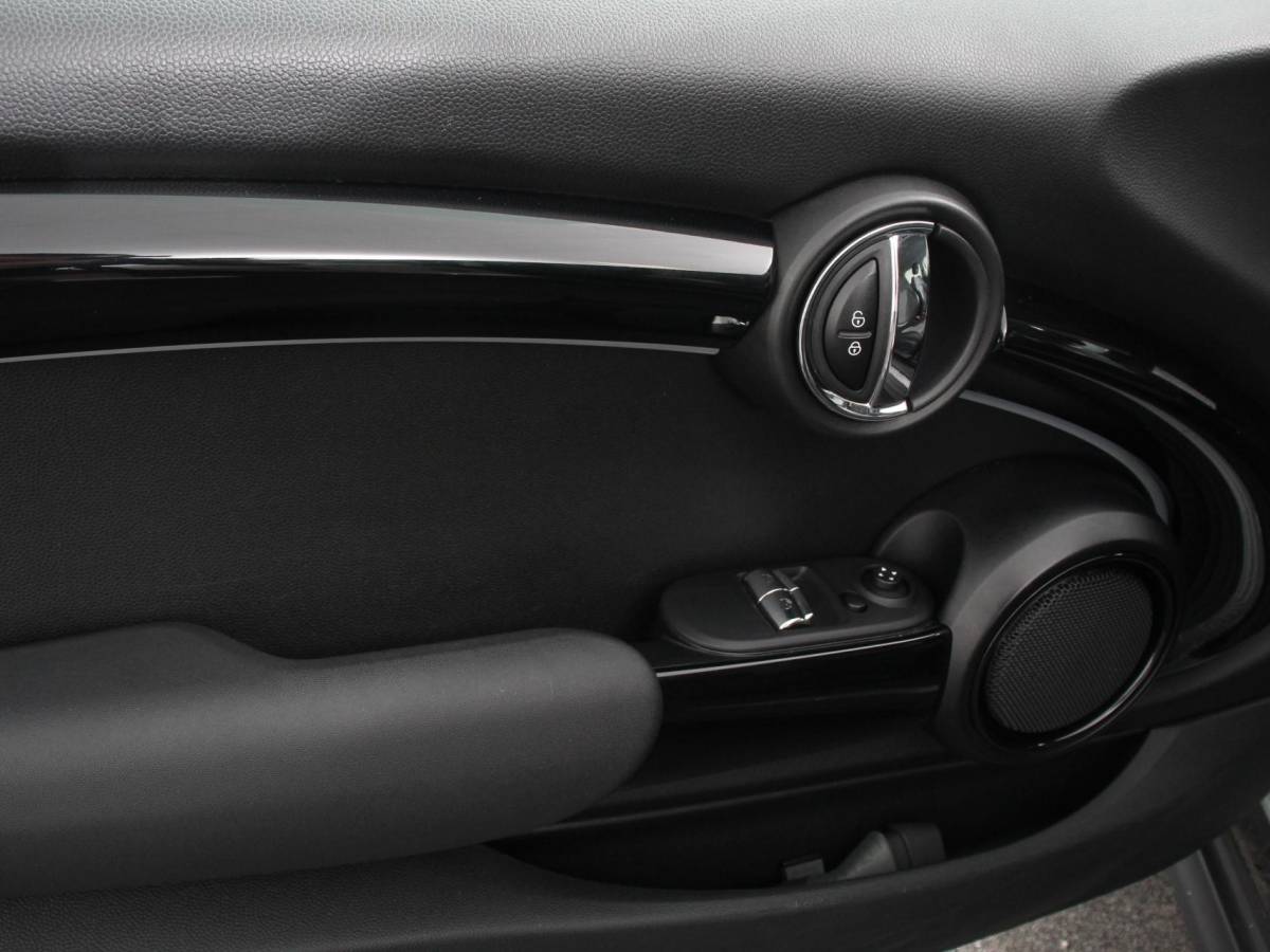 MINI Electric Mini Mini Electric Business Edition 33 kWh | Navigatie | Climate Control | Lichtmetalen Velgen | Dab | Parkeer sensoren