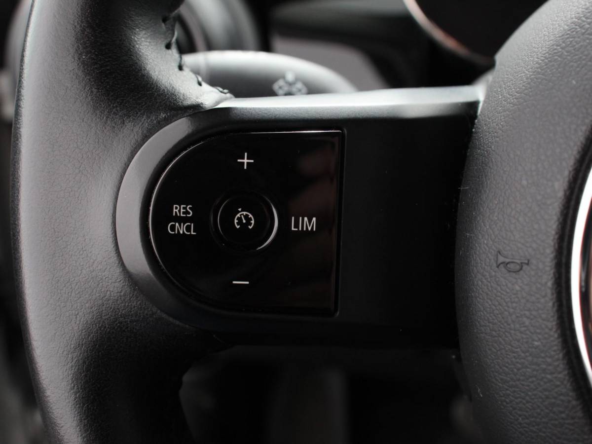 MINI Electric Mini Mini Electric Business Edition 33 kWh | Navigatie | Climate Control | Lichtmetalen Velgen | Dab | Parkeer sensoren