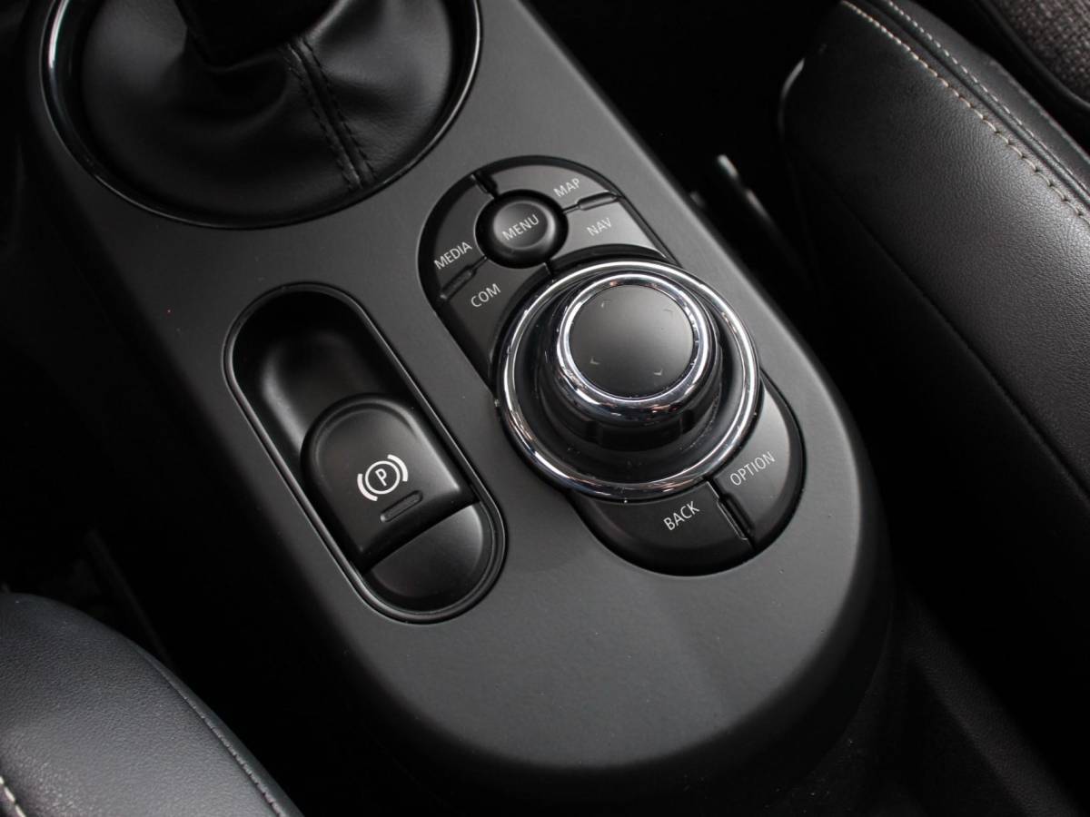 MINI Electric Mini Mini Electric Business Edition 33 kWh | Navigatie | Climate Control | Lichtmetalen Velgen | Dab | Parkeer sensoren