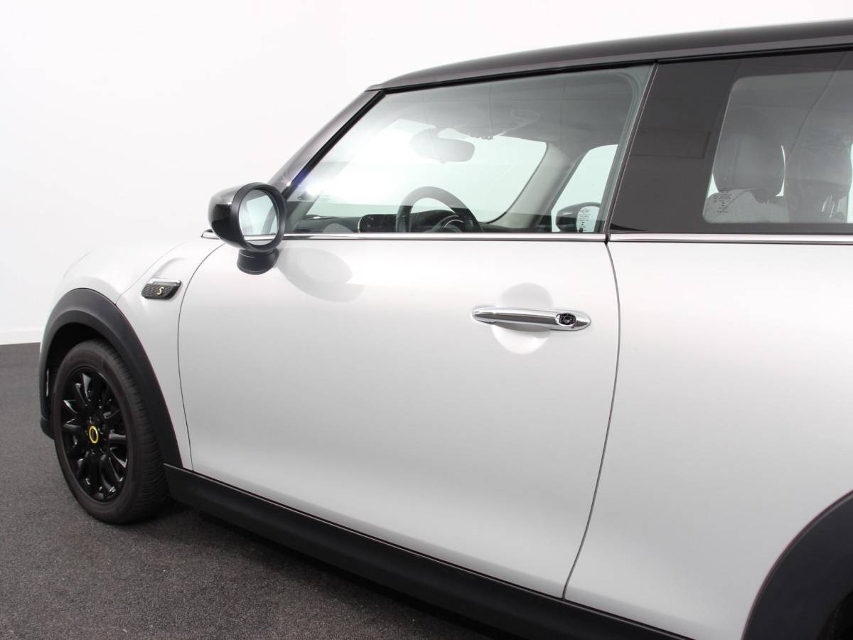 MINI Electric Mini Mini Electric Business Edition 33 kWh | Navigatie | Climate Control | Lichtmetalen Velgen | Dab | Parkeer sensoren