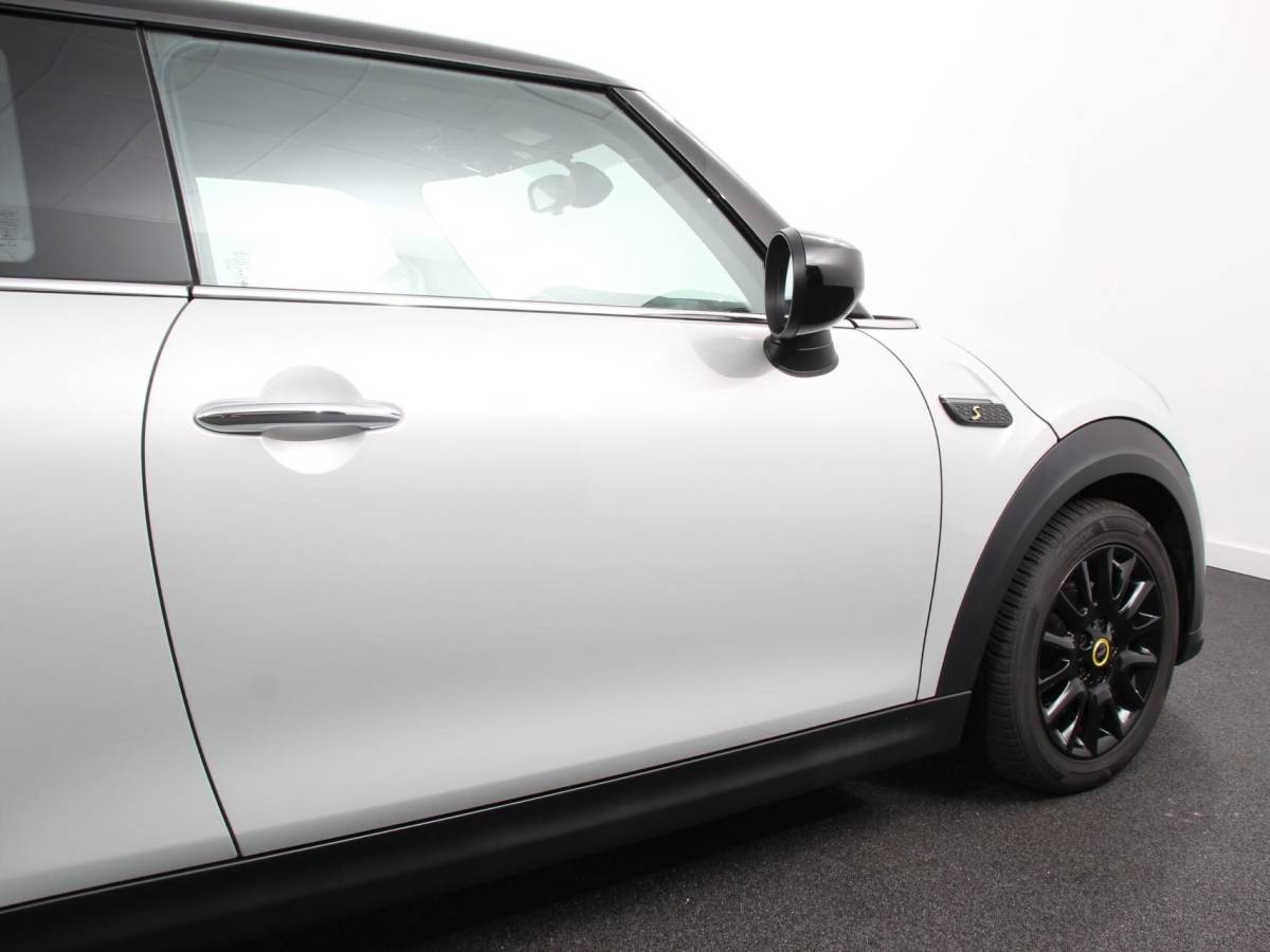 MINI Electric Mini Mini Electric Business Edition 33 kWh | Navigatie | Climate Control | Lichtmetalen Velgen | Dab | Parkeer sensoren