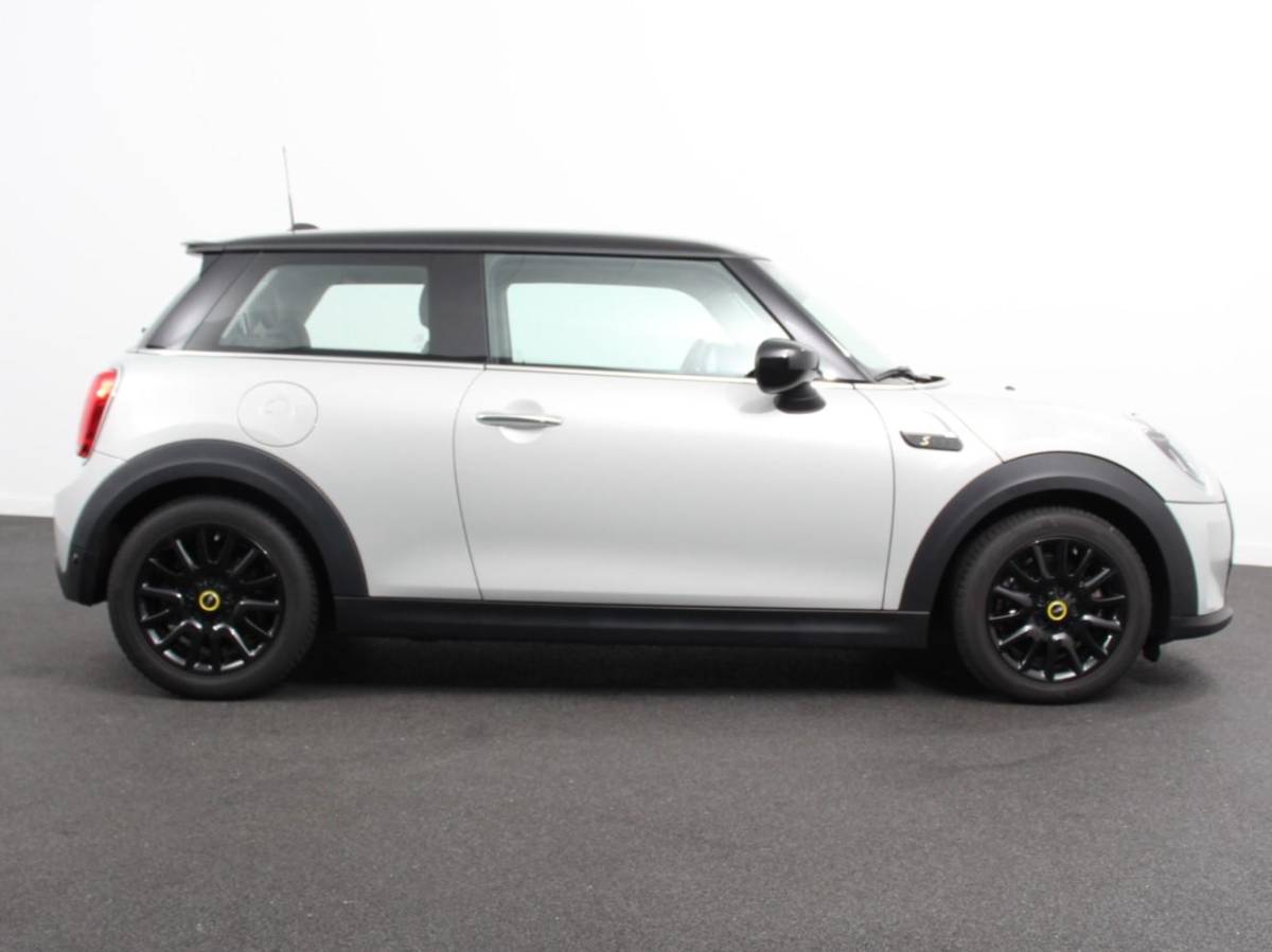 MINI Electric Mini Mini Electric Business Edition 33 kWh | Navigatie | Climate Control | Lichtmetalen Velgen | Dab | Parkeer sensoren