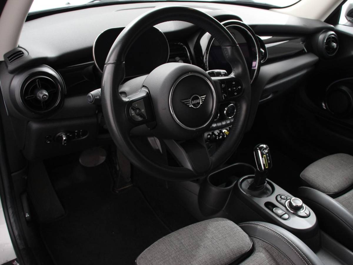 MINI Electric Mini Mini Electric Business Edition 33 kWh | Navigatie | Climate Control | Lichtmetalen Velgen | Dab | Parkeer sensoren