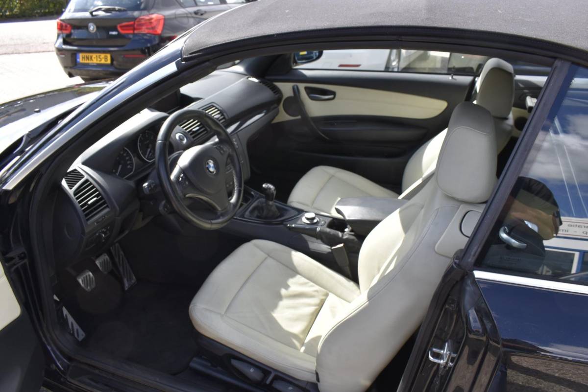 BMW 1 Serie BMW 1-serie Cabrio 120i youngtimer nette auto xenon navi stoelverwarming etc.