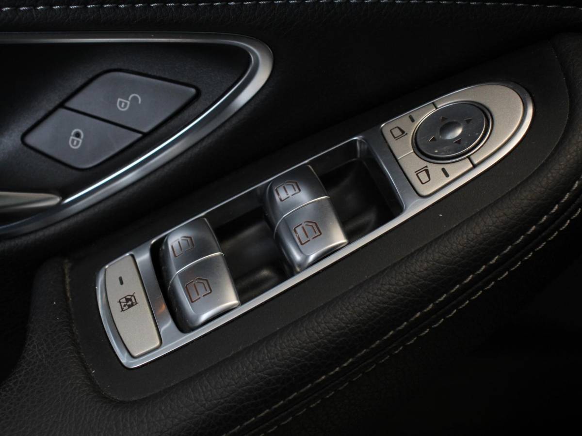 Mercedes-Benz C-Klasse Mercedes-Benz C-klasse Estate 180 Ambition Automaat | Climate control | Leder | Navigatie | Lichtmetalen velgen | Parksensoren | Cruise control