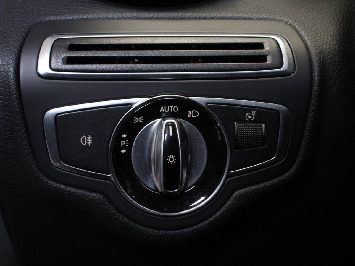 Mercedes-Benz C-Klasse Mercedes-Benz C-klasse Estate 180 Ambition Automaat | Climate control | Leder | Navigatie | Lichtmetalen velgen | Parksensoren | Cruise control