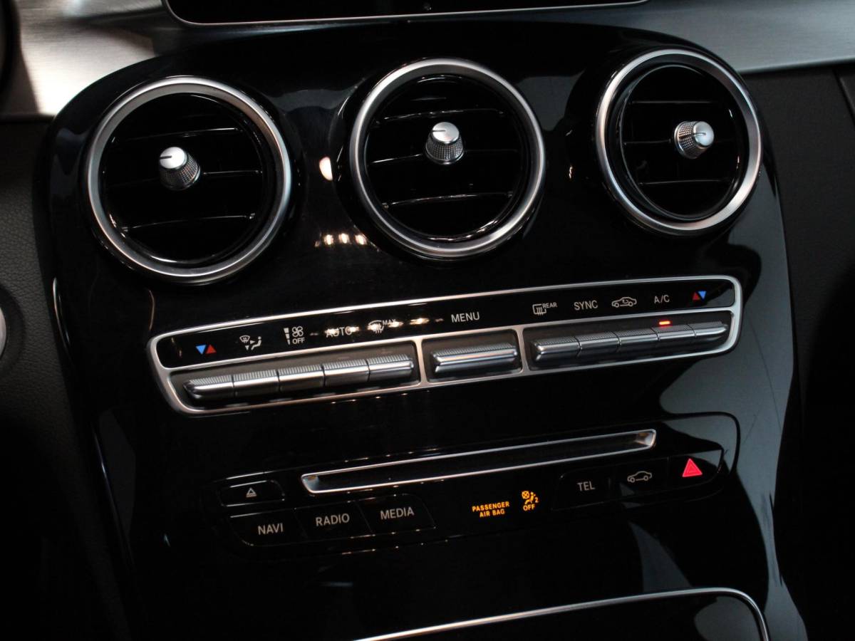Mercedes-Benz C-Klasse Mercedes-Benz C-klasse Estate 180 Ambition Automaat | Climate control | Leder | Navigatie | Lichtmetalen velgen | Parksensoren | Cruise control