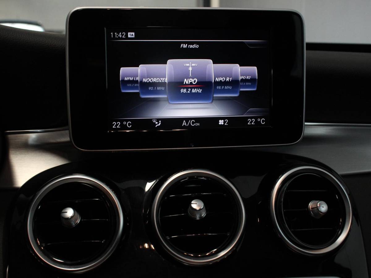 Mercedes-Benz C-Klasse Mercedes-Benz C-klasse Estate 180 Ambition Automaat | Climate control | Leder | Navigatie | Lichtmetalen velgen | Parksensoren | Cruise control