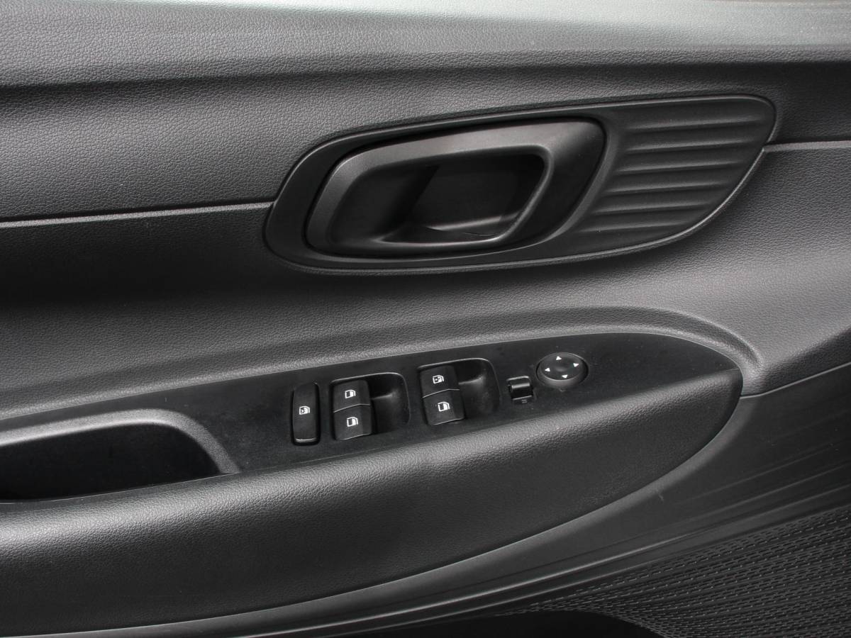 Hyundai i20 Hyundai i20 1.2 MPI Trend | Navigatie | Apple Carplay/Android Auto | Cruise Control | Parkeer sensoren | Digitale Cockpit | Stoelverwarming