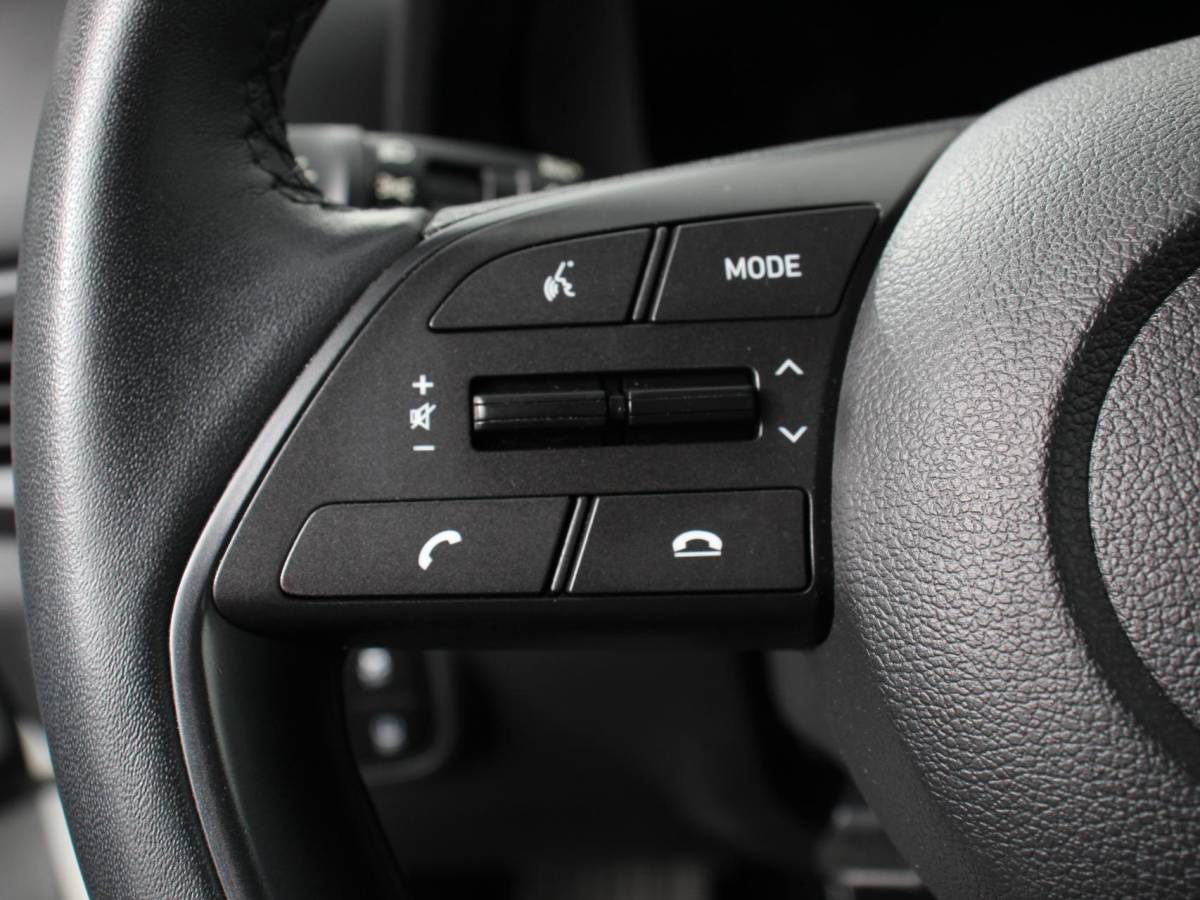 Hyundai i20 Hyundai i20 1.2 MPI Trend | Navigatie | Apple Carplay/Android Auto | Cruise Control | Parkeer sensoren | Digitale Cockpit | Stoelverwarming