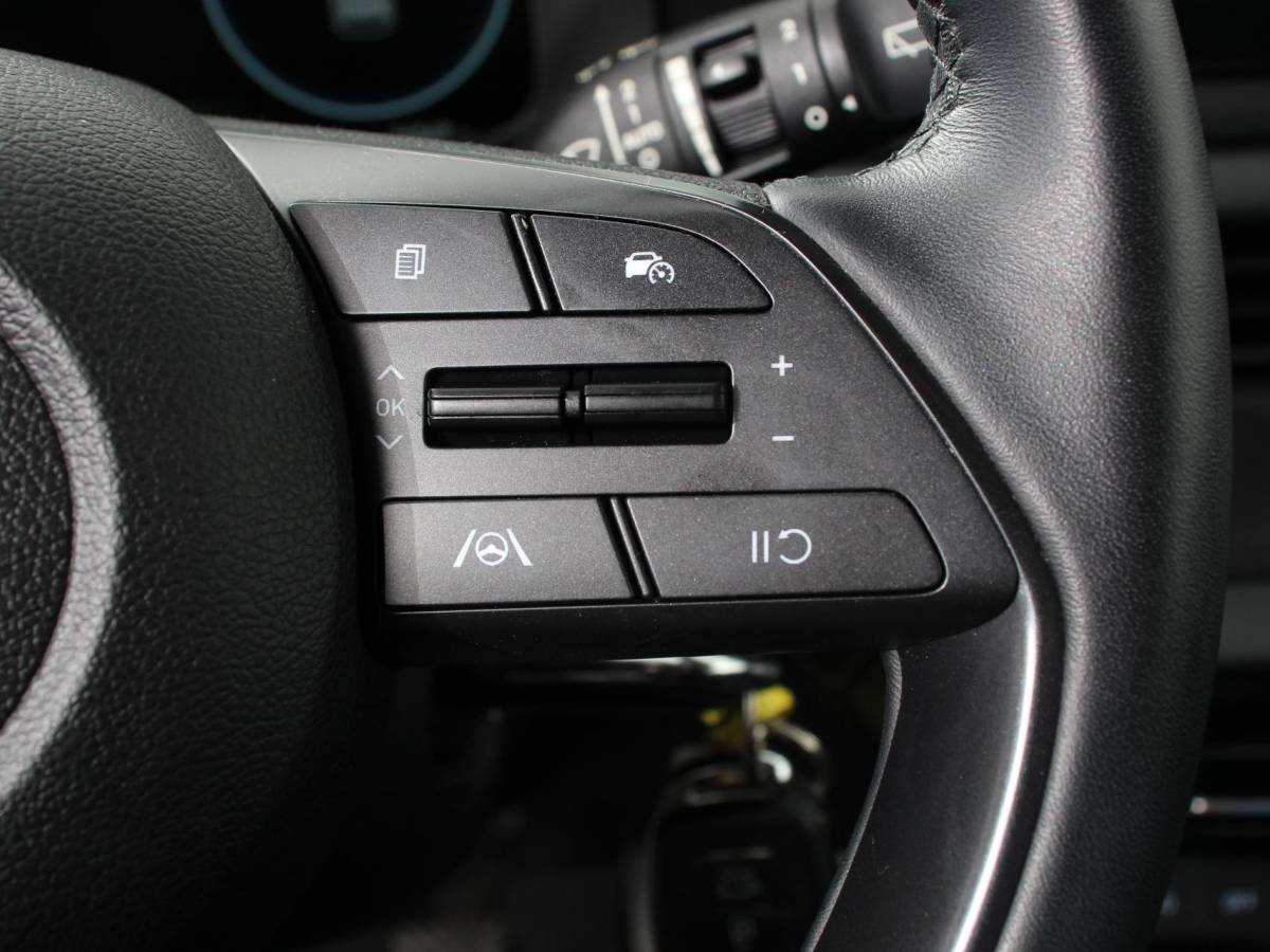 Hyundai i20 Hyundai i20 1.2 MPI Trend | Navigatie | Apple Carplay/Android Auto | Cruise Control | Parkeer sensoren | Digitale Cockpit | Stoelverwarming
