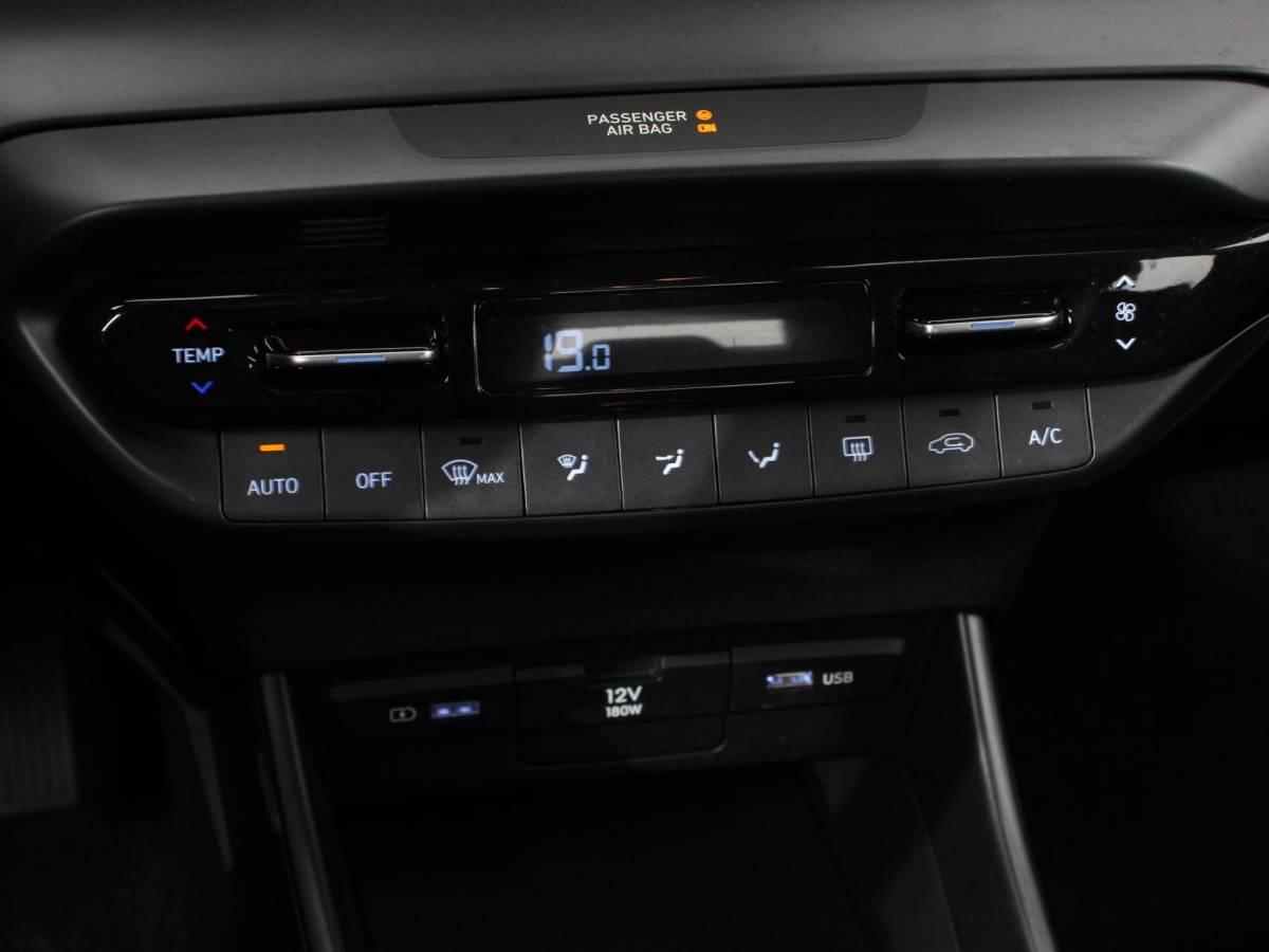 Hyundai i20 Hyundai i20 1.2 MPI Trend | Navigatie | Apple Carplay/Android Auto | Cruise Control | Parkeer sensoren | Digitale Cockpit | Stoelverwarming