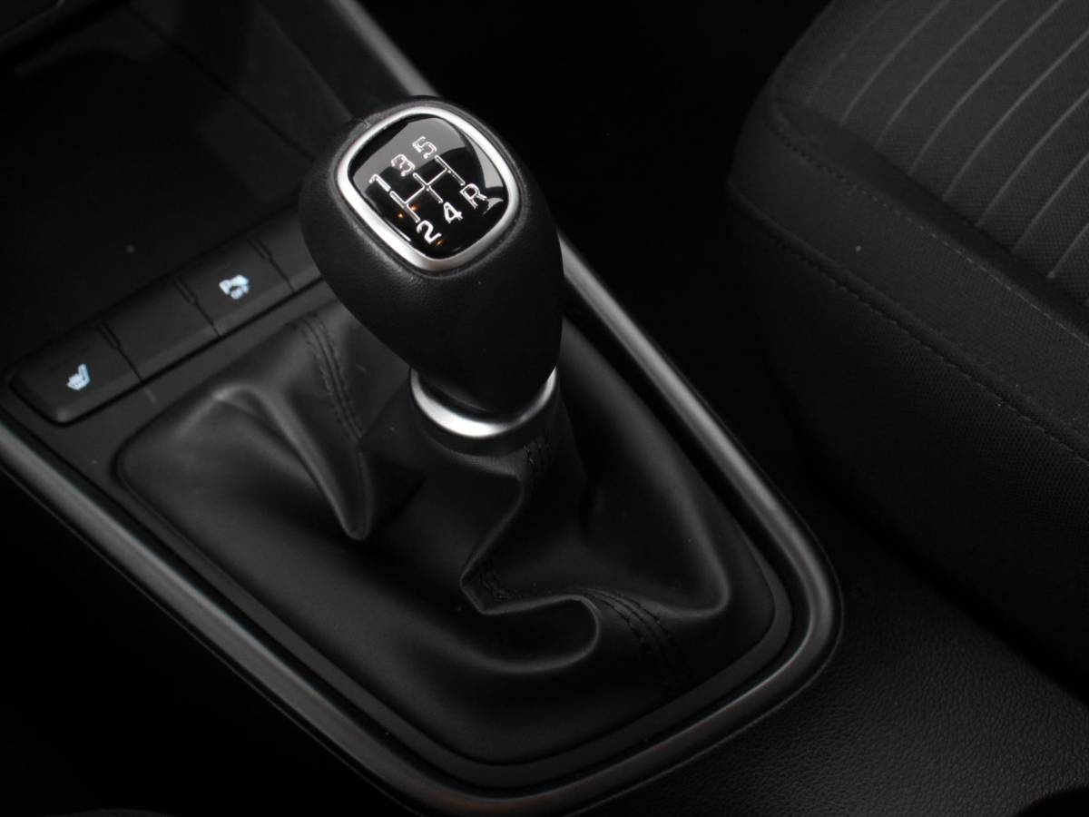 Hyundai i20 Hyundai i20 1.2 MPI Trend | Navigatie | Apple Carplay/Android Auto | Cruise Control | Parkeer sensoren | Digitale Cockpit | Stoelverwarming