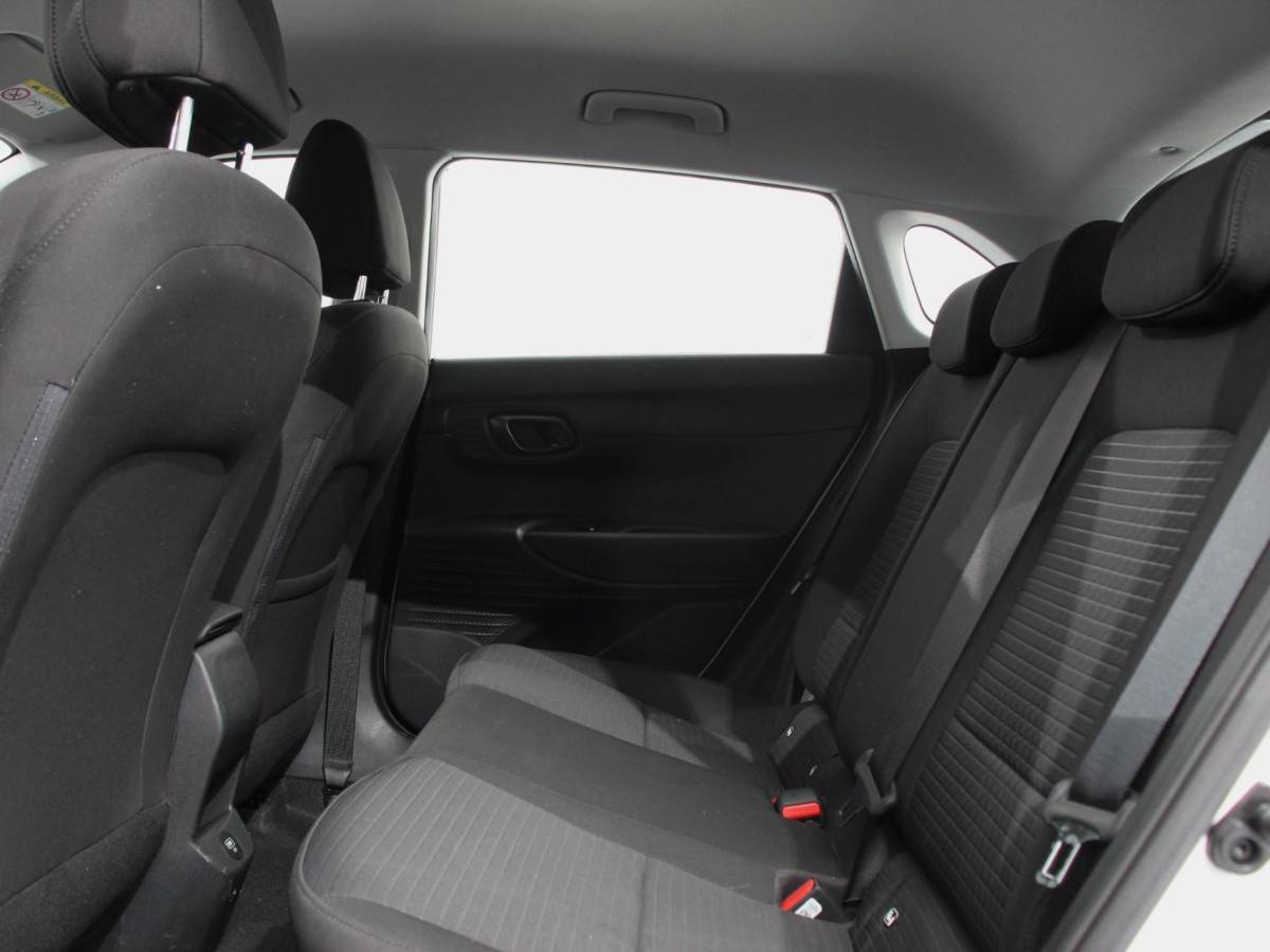 Hyundai i20 Hyundai i20 1.2 MPI Trend | Navigatie | Apple Carplay/Android Auto | Cruise Control | Parkeer sensoren | Digitale Cockpit | Stoelverwarming