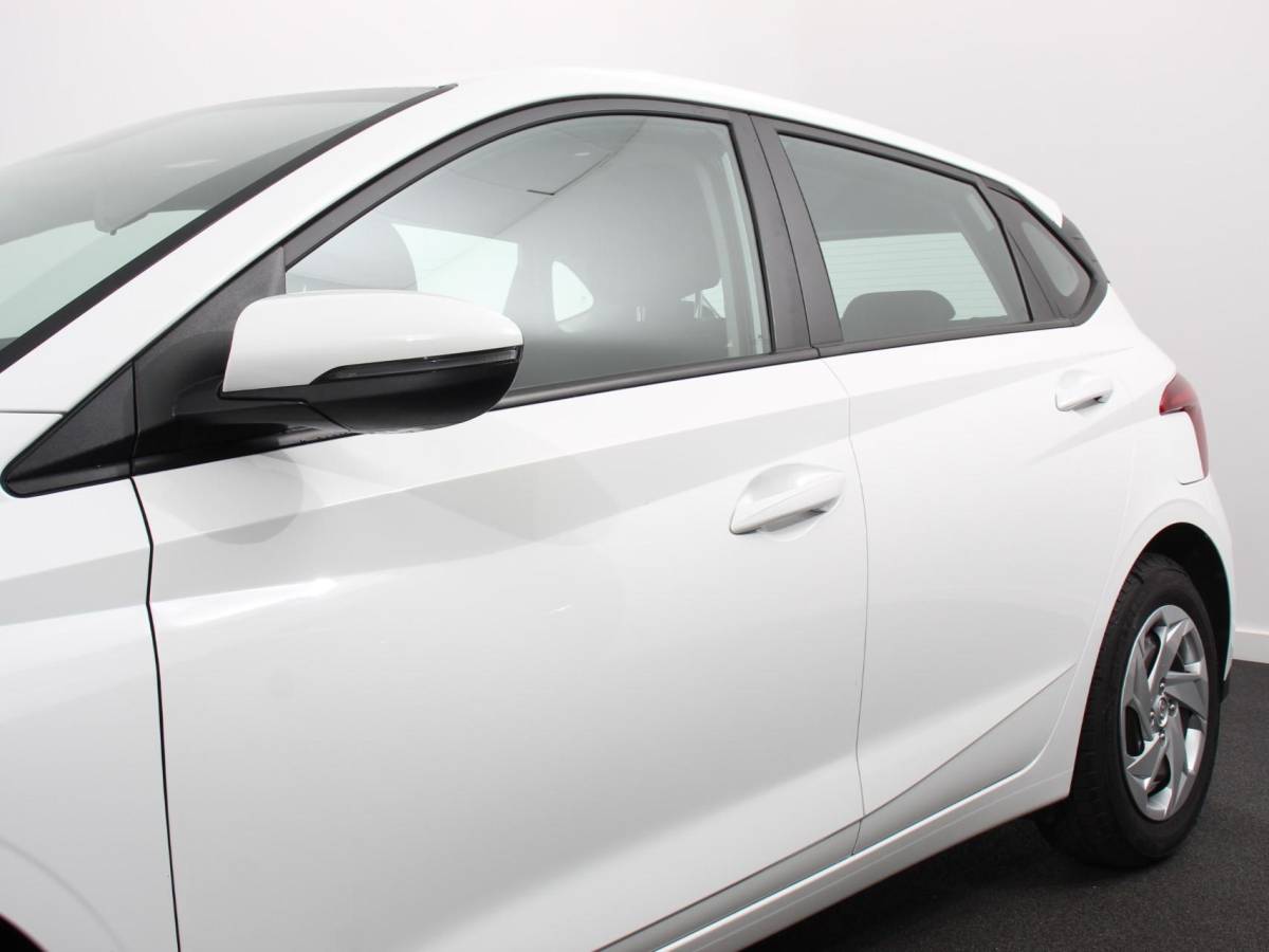 Hyundai i20 Hyundai i20 1.2 MPI Trend | Navigatie | Apple Carplay/Android Auto | Cruise Control | Parkeer sensoren | Digitale Cockpit | Stoelverwarming