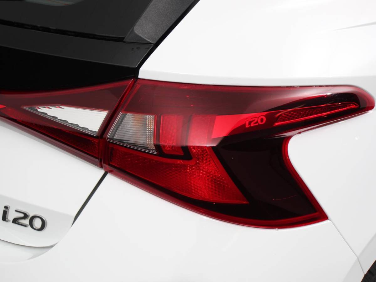 Hyundai i20 Hyundai i20 1.2 MPI Trend | Navigatie | Apple Carplay/Android Auto | Cruise Control | Parkeer sensoren | Digitale Cockpit | Stoelverwarming