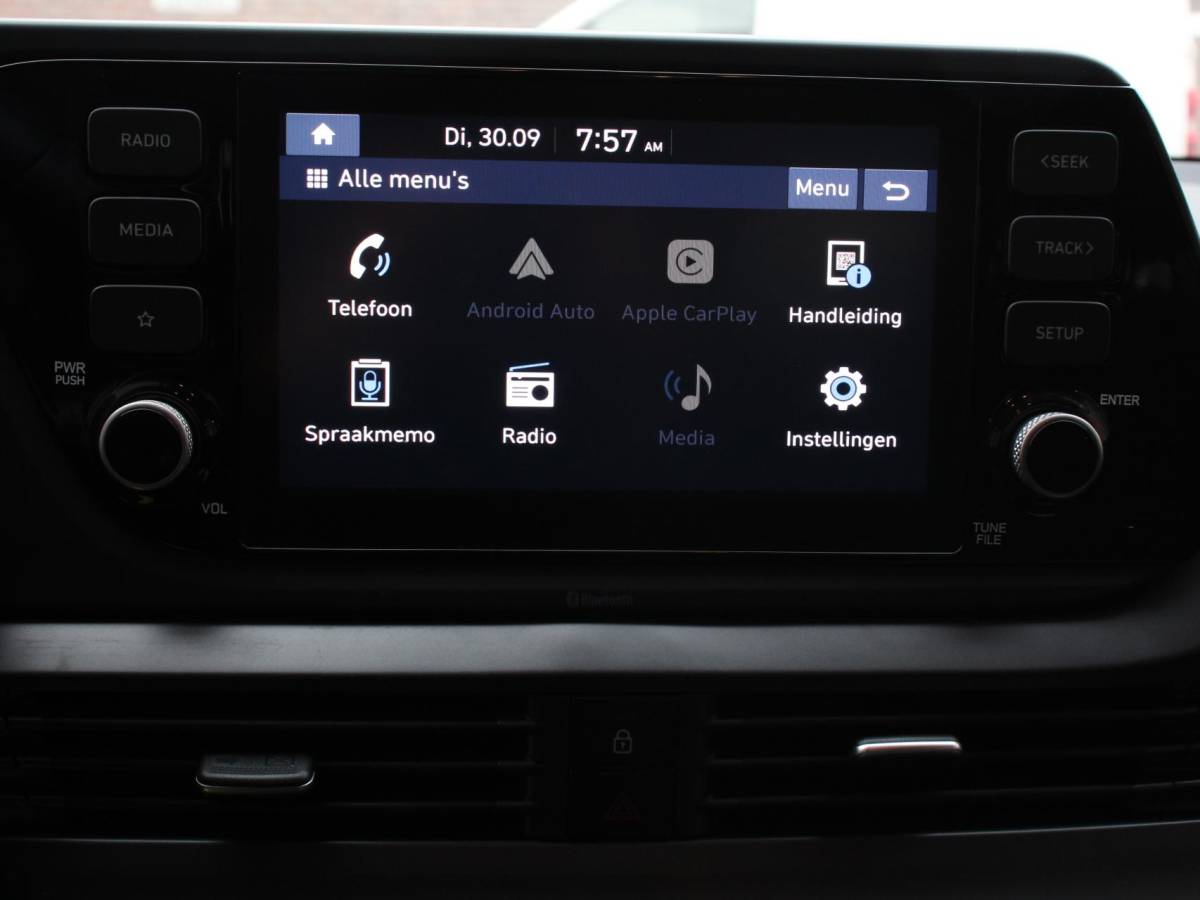 Hyundai i20 Hyundai i20 1.2 MPI Trend | Navigatie | Apple Carplay/Android Auto | Cruise Control | Parkeer sensoren | Digitale Cockpit | Stoelverwarming