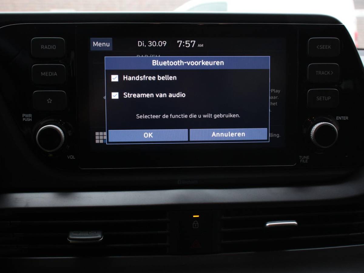 Hyundai i20 Hyundai i20 1.2 MPI Trend | Navigatie | Apple Carplay/Android Auto | Cruise Control | Parkeer sensoren | Digitale Cockpit | Stoelverwarming