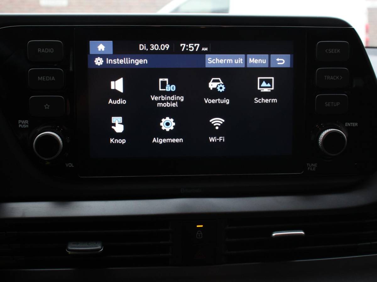 Hyundai i20 Hyundai i20 1.2 MPI Trend | Navigatie | Apple Carplay/Android Auto | Cruise Control | Parkeer sensoren | Digitale Cockpit | Stoelverwarming