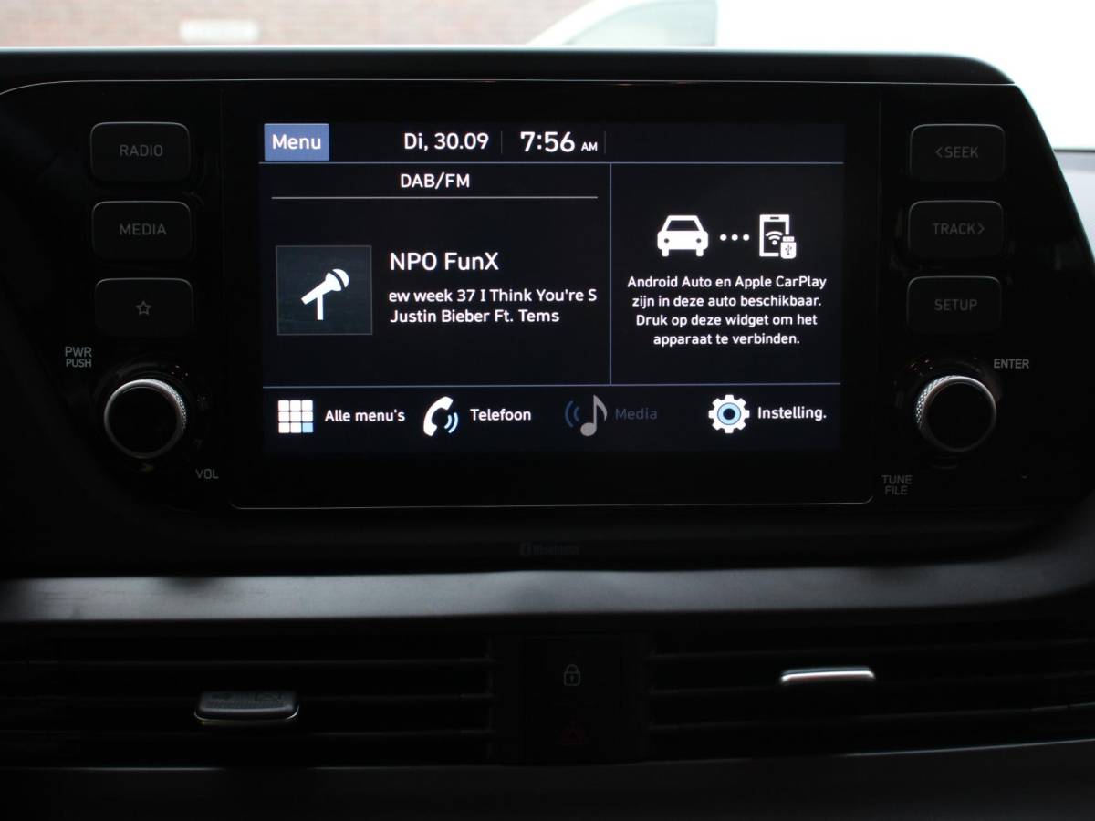 Hyundai i20 Hyundai i20 1.2 MPI Trend | Navigatie | Apple Carplay/Android Auto | Cruise Control | Parkeer sensoren | Digitale Cockpit | Stoelverwarming