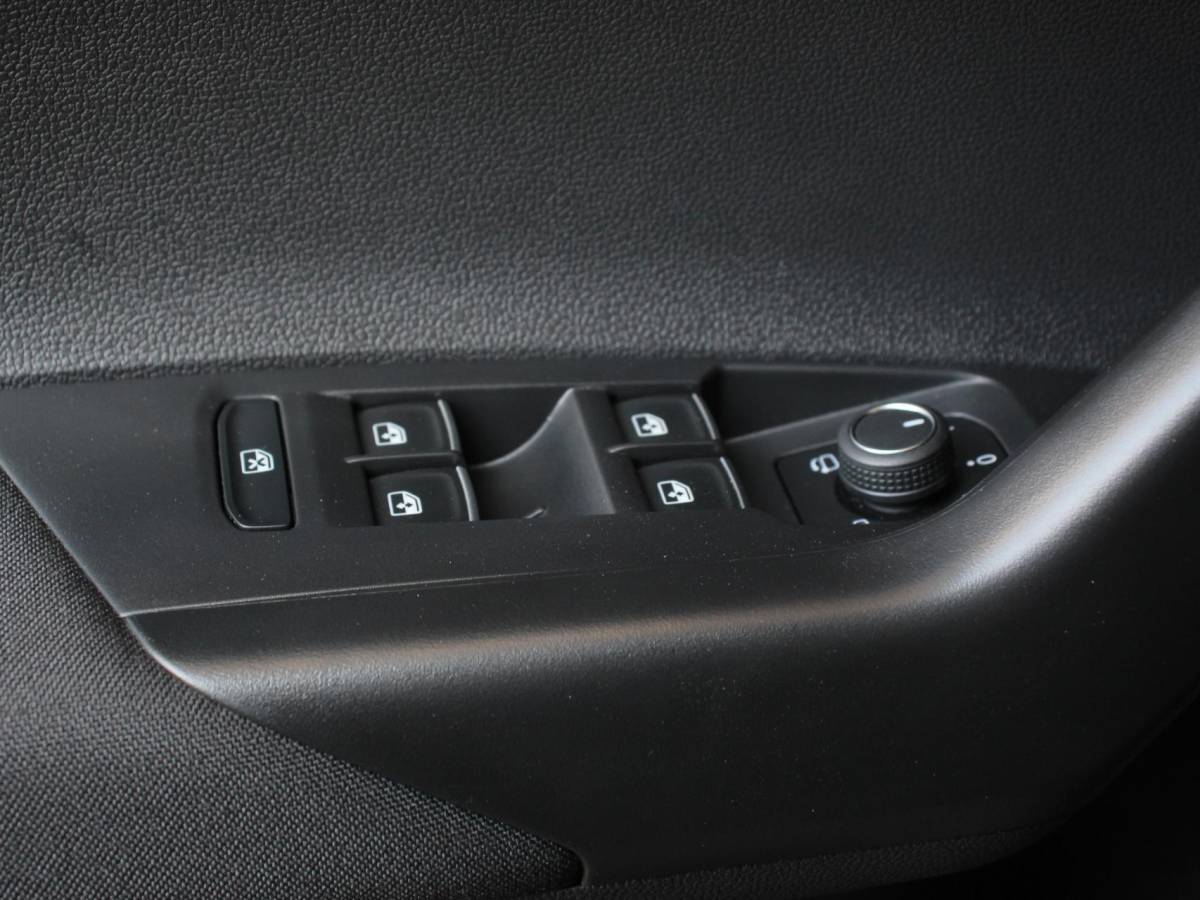 Volkswagen Polo Volkswagen Polo 2.0 TSI GTI Automaat | Apple Carplay / Android Auto | Parkersensoren V+A | Park Assist | Dodehoek Assistent | Adaptive Cruise Control | Verwarmde Voorstoelen | DAB+
